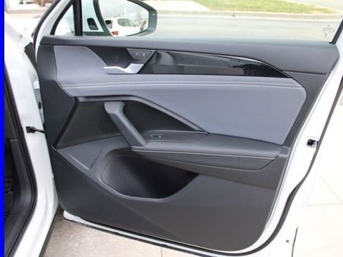 Used 2025 Volkswagen Tiguan SE image 22