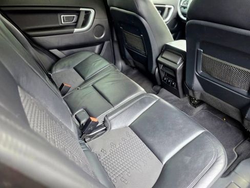 Used 2017 Land Rover Discovery Sport SE image 33