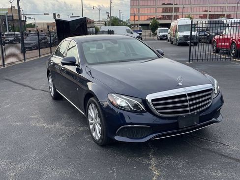 Used 2017 Mercedes-Benz E 300 4MATIC image 1