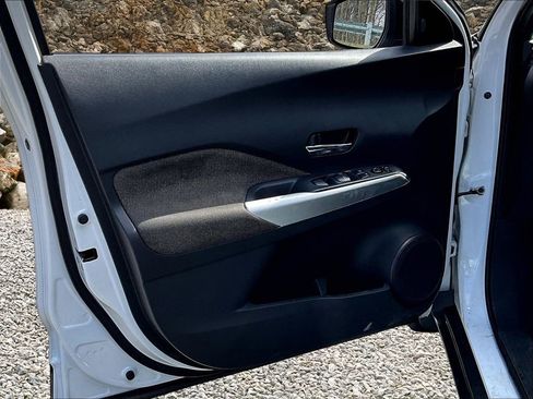 Used 2018 Nissan Kicks SV image 21