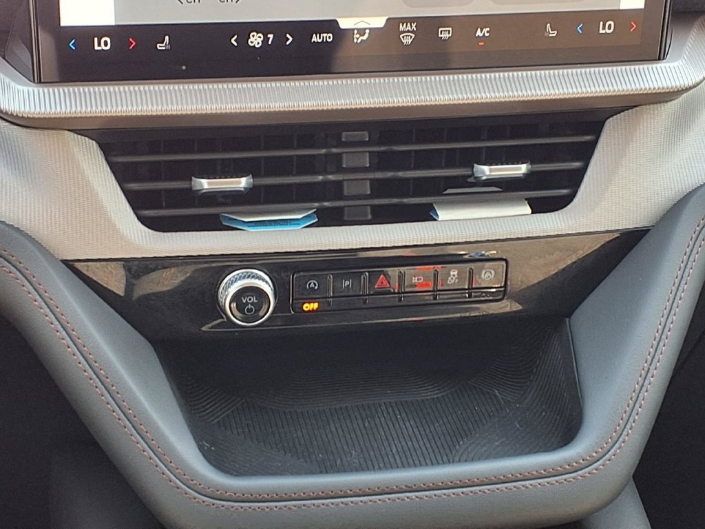 Used 2026 Ford Explorer Active RWD image 16