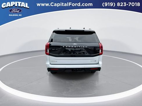 Used 2025 Ford Expedition Active AWD/4WD image 7