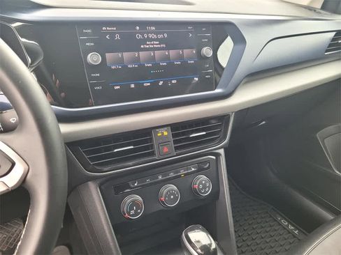 Used 2022 Volkswagen Taos SE w/ Panoramic Sunroof Package image 17