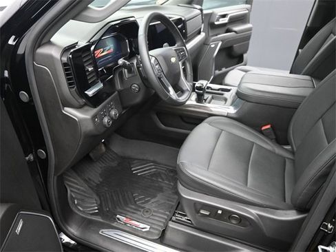 Used 2025 Chevrolet Silverado 1500 LTZ w/ LTZ Premium Package image 9