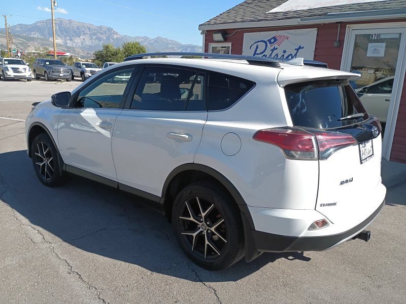 Used 2018 Toyota RAV4 SE w/ Power Extra Value Package AWD/4WD image 3