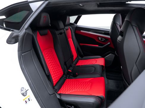 Used 2021 Lamborghini Urus image 17