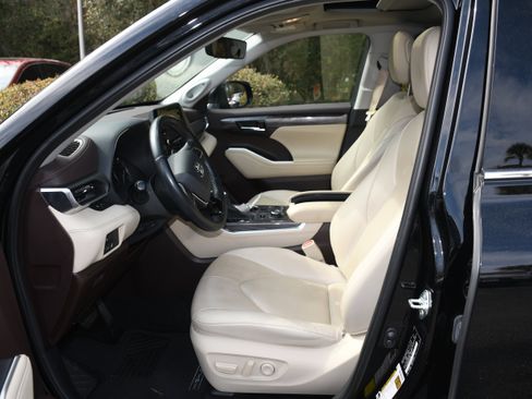 Used 2020 Toyota Highlander Limited image 8
