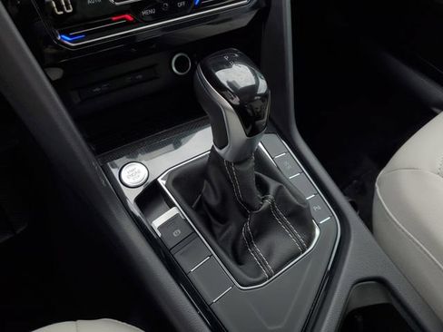 New 2026 Volkswagen Taos SE FWD image 22