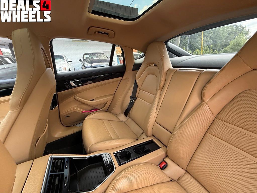 Used 2018 Porsche Panamera RWD image 32