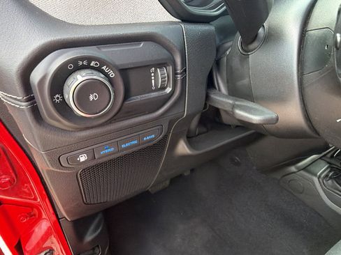Used 2025 Jeep Wrangler Unlimited Sahara w/ Safety Group AWD/4WD image 25