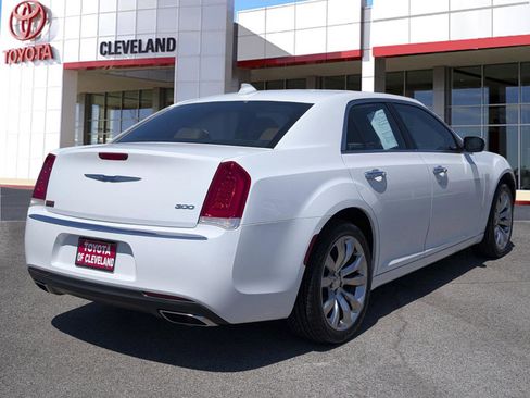 Used 2019 Chrysler 300 Limited RWD image 6