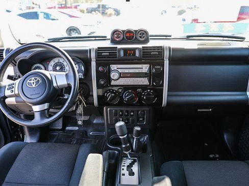Used 2007 Toyota FJ Cruiser 4WD image 2