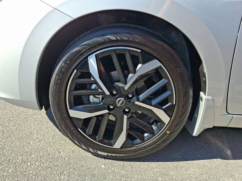 New 2025 Nissan Versa SR w/ Trunk Package image 4