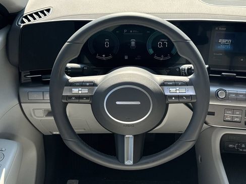 Used 2025 Hyundai Kona SEL FWD image 23