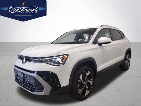 New 2025 Volkswagen Taos SE image 1