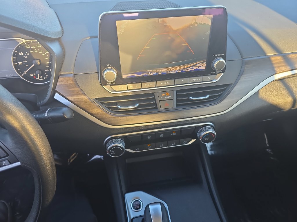 Used 2025 Nissan Altima 2.5 SV FWD image 18