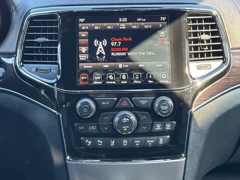 Used 2020 Jeep Grand Cherokee Overland image 25