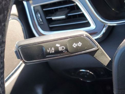 Used 2018 Lincoln Continental Select w/ Technology Package image 19