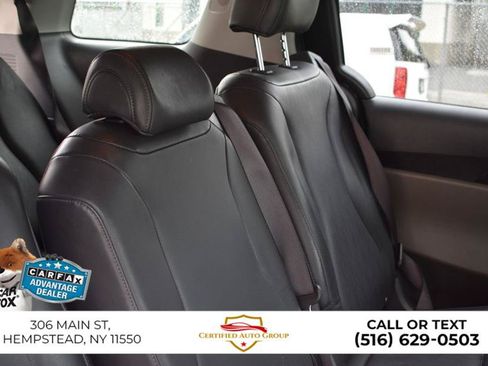 Used 2025 Kia Carnival FWD image 27