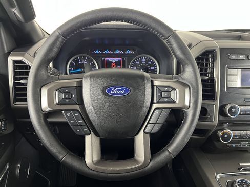 Used 2018 Ford Expedition XLT w/ Equipment Group 201A AWD/4WD image 12