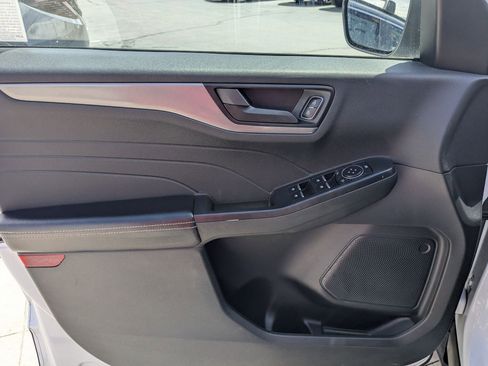 Used 2023 Ford Escape Active w/ Tech Pack #1 AWD/4WD image 14