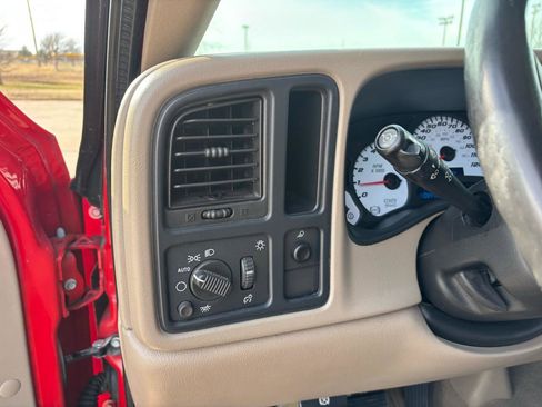 Used 2005 Chevrolet Silverado 1500 LS w/ Light Duty Power Package AWD/4WD image 15
