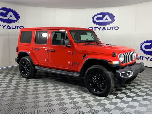 Used 2025 Jeep Wrangler Unlimited Sahara AWD/4WD image 1