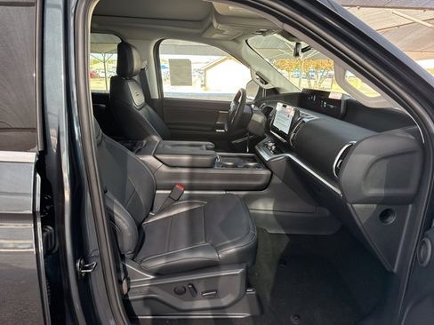 New 2025 Ford Expedition Platinum image 11