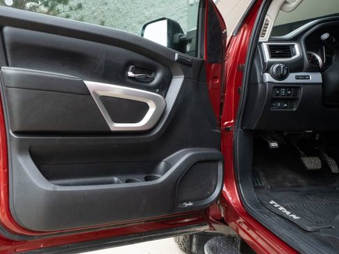 Used 2019 Nissan Titan PRO-4X w/ Pro-4x Convenience Package AWD/4WD image 7