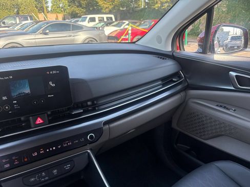 Used 2026 Kia Carnival FWD image 38