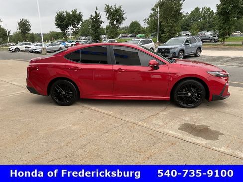 Used 2025 Toyota Camry SE AWD/4WD image 7