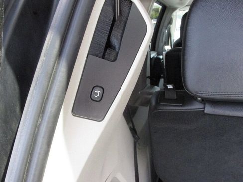 Used 2012 Chrysler Town & Country Touring-L w/ Driver Convenience Group image 26