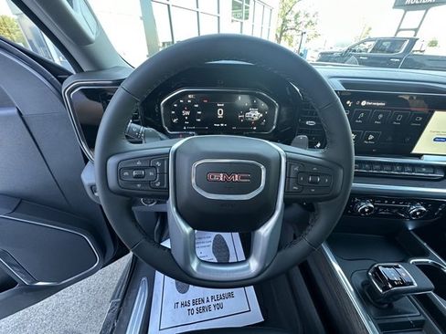 New 2026 GMC Sierra 1500 SLT image 17