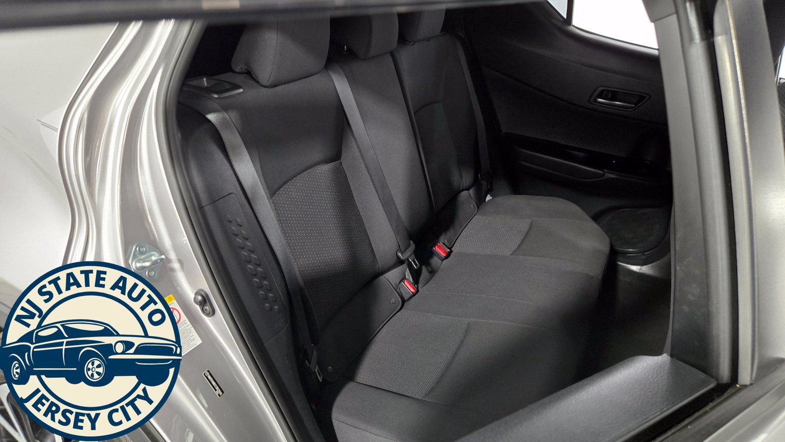 Used 2018 Toyota C-HR XLE FWD image 30