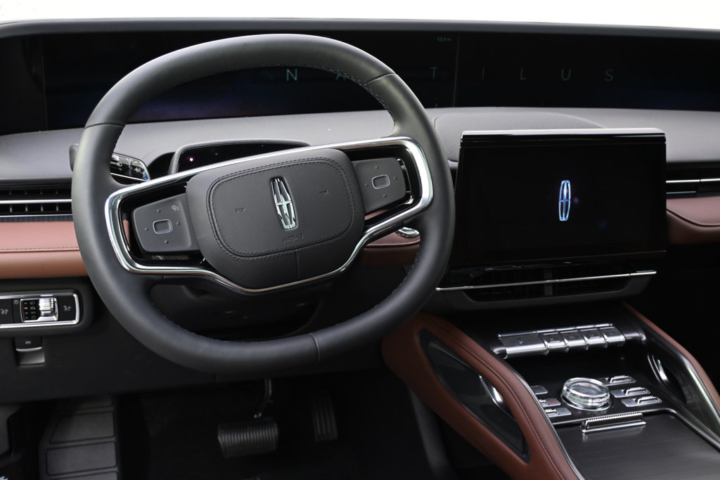 New 2026 Lincoln Nautilus Reserve w/ Jet Appearance Package AWD/4WD image 12