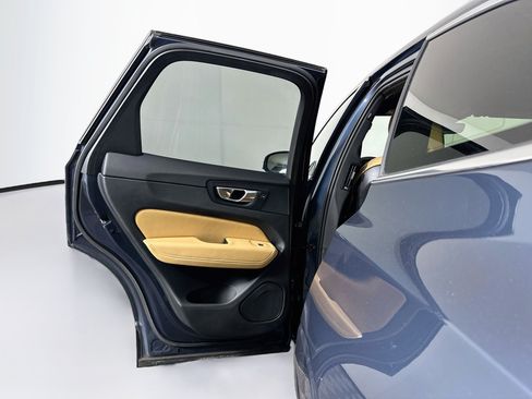 Used 2023 Volvo XC60 B5 Ultimate w/ Climate Package FWD image 27