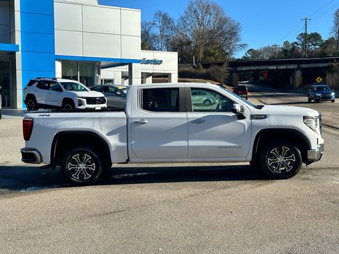 Used 2025 GMC Sierra 1500 SLT image 2
