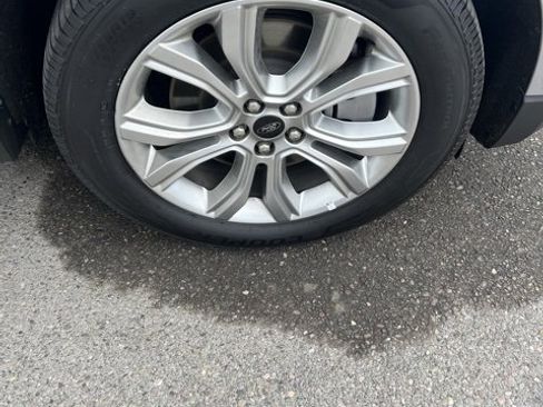 Used 2024 Ford Edge Titanium image 16