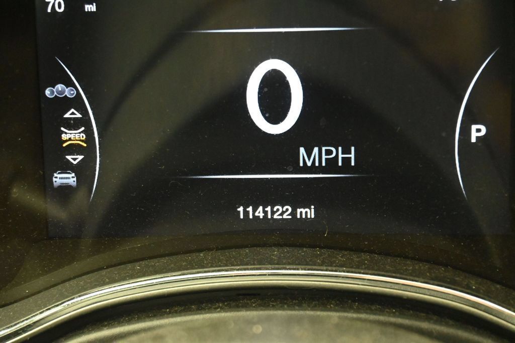 Used 2019 Jeep Grand Cherokee Laredo w/ Security & Convenience Group AWD/4WD image 17