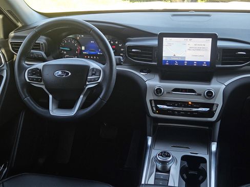 Used 2023 Ford Explorer XLT w/ Equipment Group 202A image 29