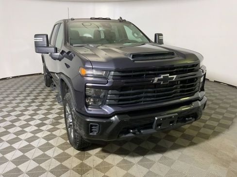Used 2024 Chevrolet Silverado 2500 Custom w/ Custom Value Package image 5