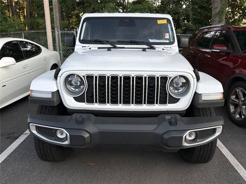 Used 2025 Jeep Wrangler Unlimited Sahara AWD/4WD image 2