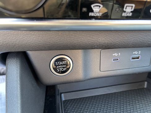 Used 2023 Nissan Rogue SV AWD/4WD image 16
