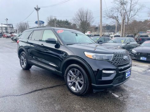 Used 2022 Ford Explorer XLT w/ Equipment Group 202A image 9