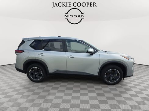 Used 2025 Nissan Rogue SV FWD image 4