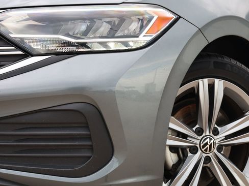 Used 2024 Volkswagen Jetta SE FWD image 11