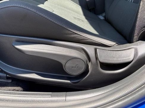 Used 2025 Hyundai Elantra SEL FWD image 17