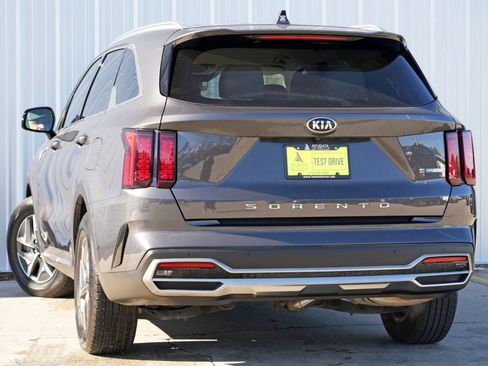 Used 2021 Kia Sorento S image 5