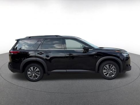 Used 2025 Nissan Pathfinder SV AWD/4WD image 16