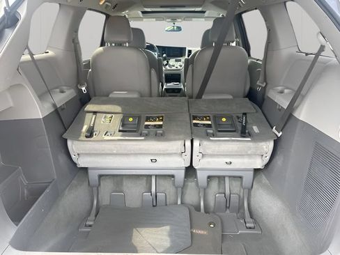 Used 2015 Toyota Sienna XLE Premium AWD/4WD image 29